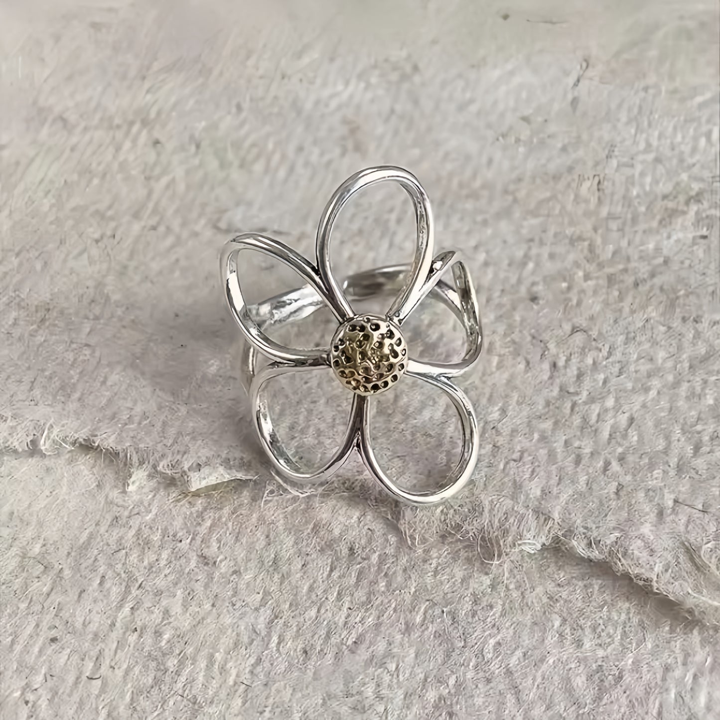 Bloom Airy Silver Floral Ring