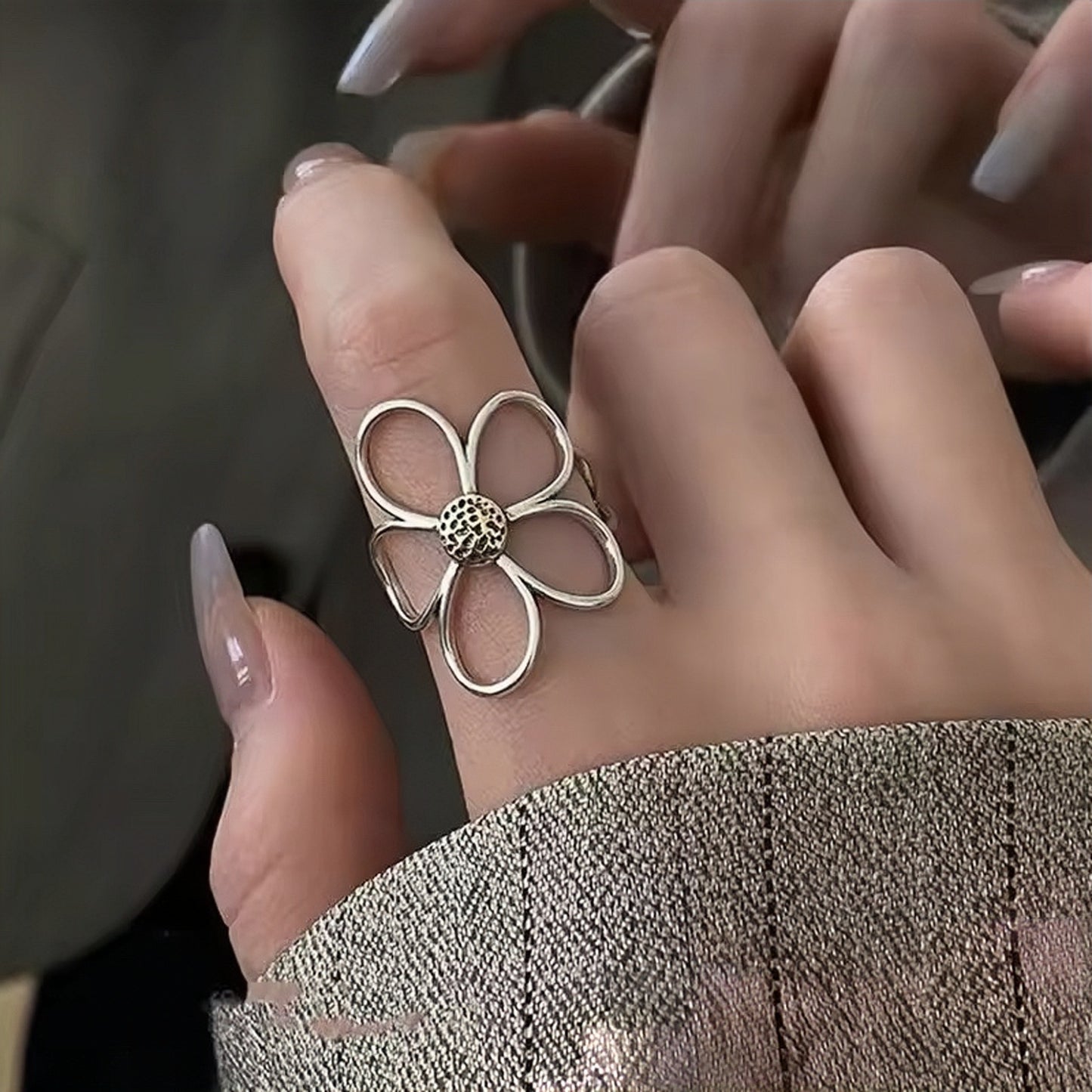 Bloom Airy Silver Floral Ring