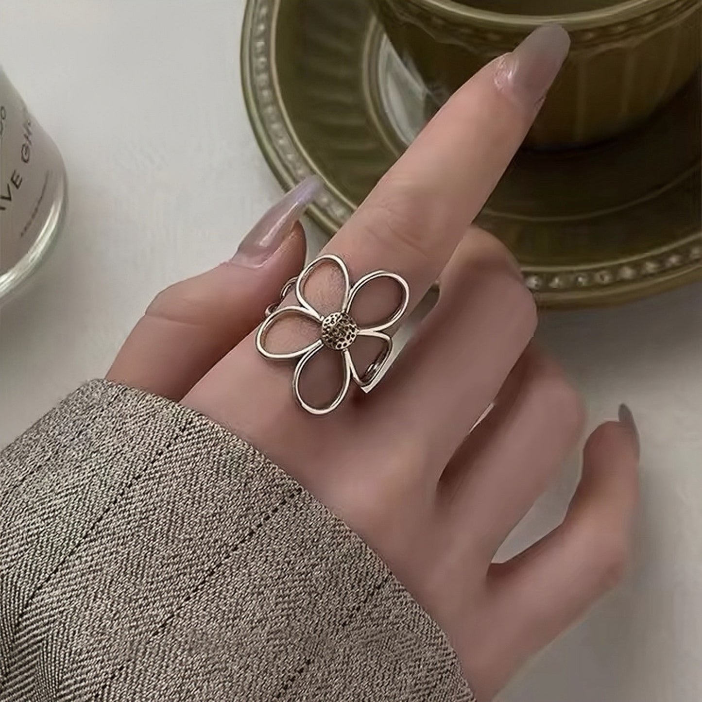 Bloom Airy Silver Floral Ring